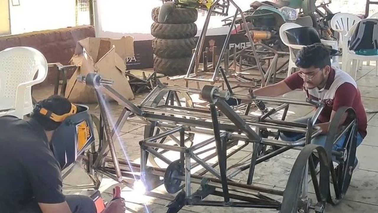 दो इंडियन स्टूडेंट्स ने जीता ‘नासा 2022 ह्यूमन एक्सप्लोरेशन रोवर चैलेंज’, दिया गया था ऐसा टास्क दो इंडियन स्टूडेंट्स ने जीता ‘नासा 2022 ह्यूमन एक्सप्लोरेशन रोवर चैलेंज’, दिया गया था ऐसा टास्क