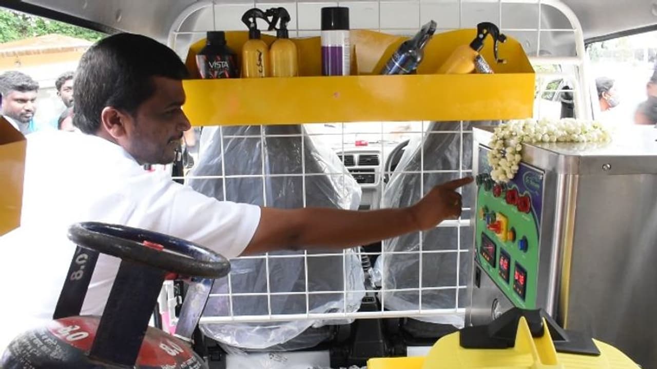 സഞ്ചരിക്കും മൊബൈല് വാഷിംങ്ങ് സര്വ്വീസുമായി ഇടുക്കിയിലെ കുടുംബശ്രീ പ്രവർത്തകർ സഞ്ചരിക്കും മൊബൈല് വാഷിംങ്ങ് സര്വ്വീസുമായി ഇടുക്കിയിലെ കുടുംബശ്രീ പ്രവർത്തകർ