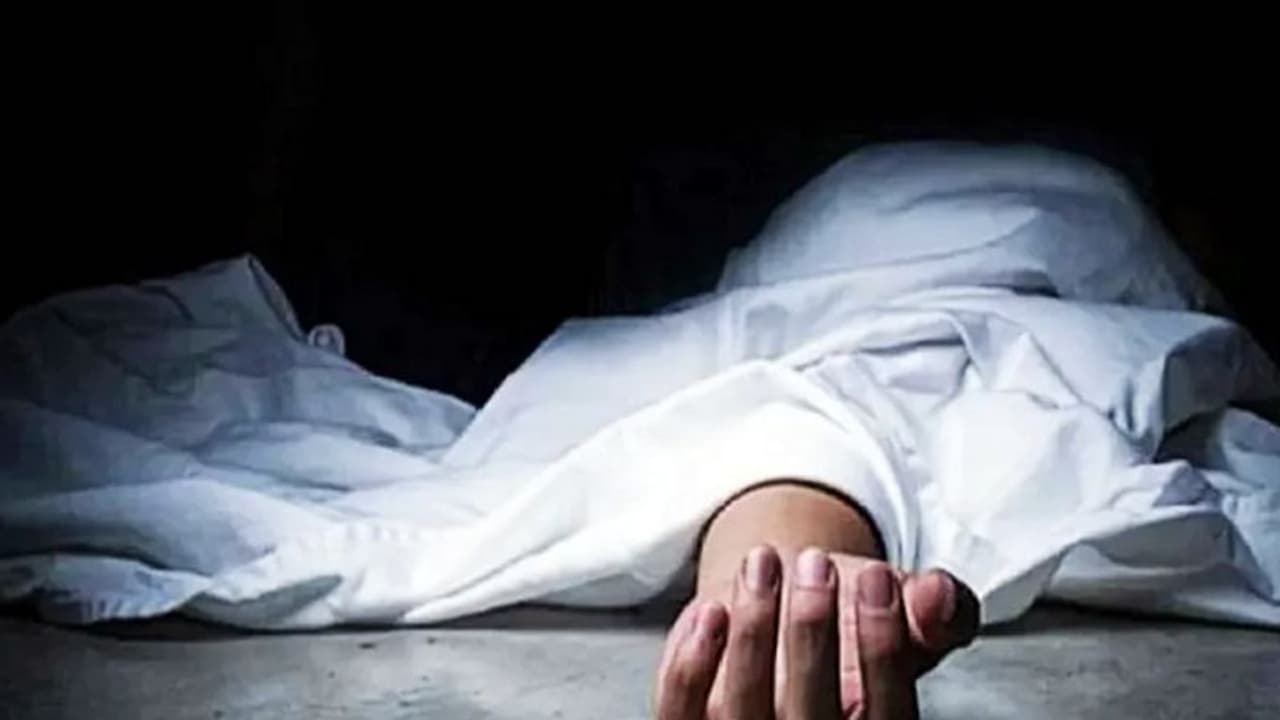 ആന്ധ്രാ സ്വദേശിയായ കുഞ്ഞടക്കം 2പേർ മരിച്ചു; അപകടം മൂന്നാര്‍ ഗ്യാപ്പ്റോഡില്‍;കാര്‍ 500അടി താഴ്ചയിലേക്ക് മറിഞ്ഞു