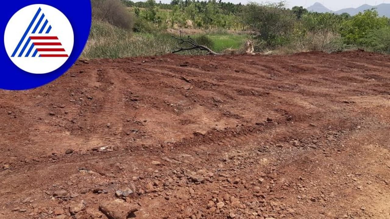 Davanagere: 300 ಲೋಡು ಅಕ್ರಮ ಗಣಿಗಾರಿಕೆ ಮಣ್ಣು ಸಂಗ್ರಹ: ಅರಣ್ಯ ಅಧಿಕಾರಿಗಳು ಶಾಮೀಲಾಗಿರುವ ಶಂಕೆ