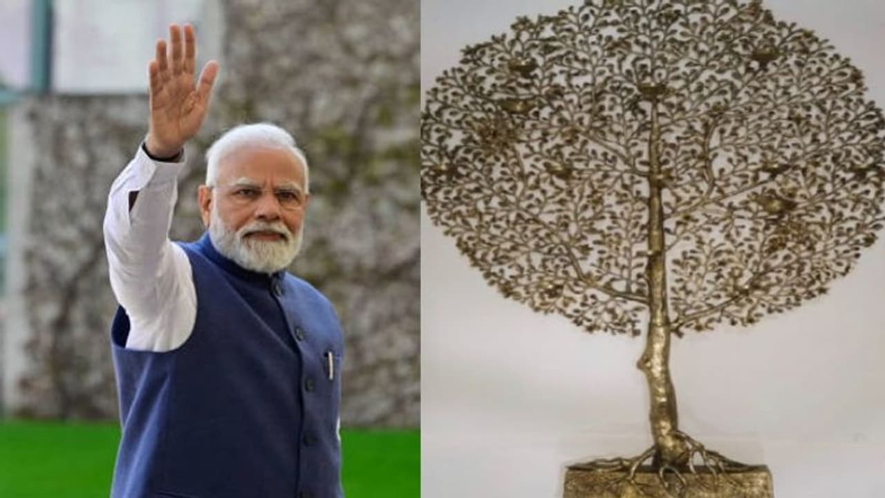 ডোকরার নৌকা থেকে মীনে করা পাখি ইউরোপ সফরে একের পর এক অসাধারণ উপহার দিলেন মোদী ডোকরার নৌকা থেকে মীনে করা পাখি ইউরোপ সফরে একের পর এক অসাধারণ উপহার দিলেন মোদী