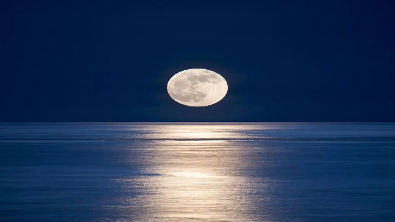 কোষ্ঠীতে চন্দ্রের অবস্থান দুর্বল? জেনে নিন চন্দ্রের অবস্থানে ব্যক্তি জীবনে কী প্রভাব পড়ে