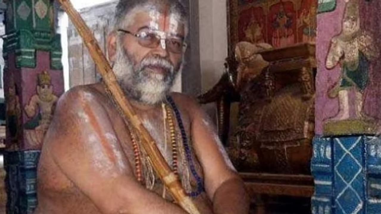 இந்து மதத்திற்கு எதிராக செயல்பட்டால் சாலையில் நடமாட முடியாது... அமைச்சர்களுக்கு மன்னார்குடி ஜீயர் எச்சரிக்கை!! இந்து மதத்திற்கு எதிராக செயல்பட்டால் சாலையில் நடமாட முடியாது... அமைச்சர்களுக்கு மன்னார்குடி ஜீயர் எச்சரிக்கை!!