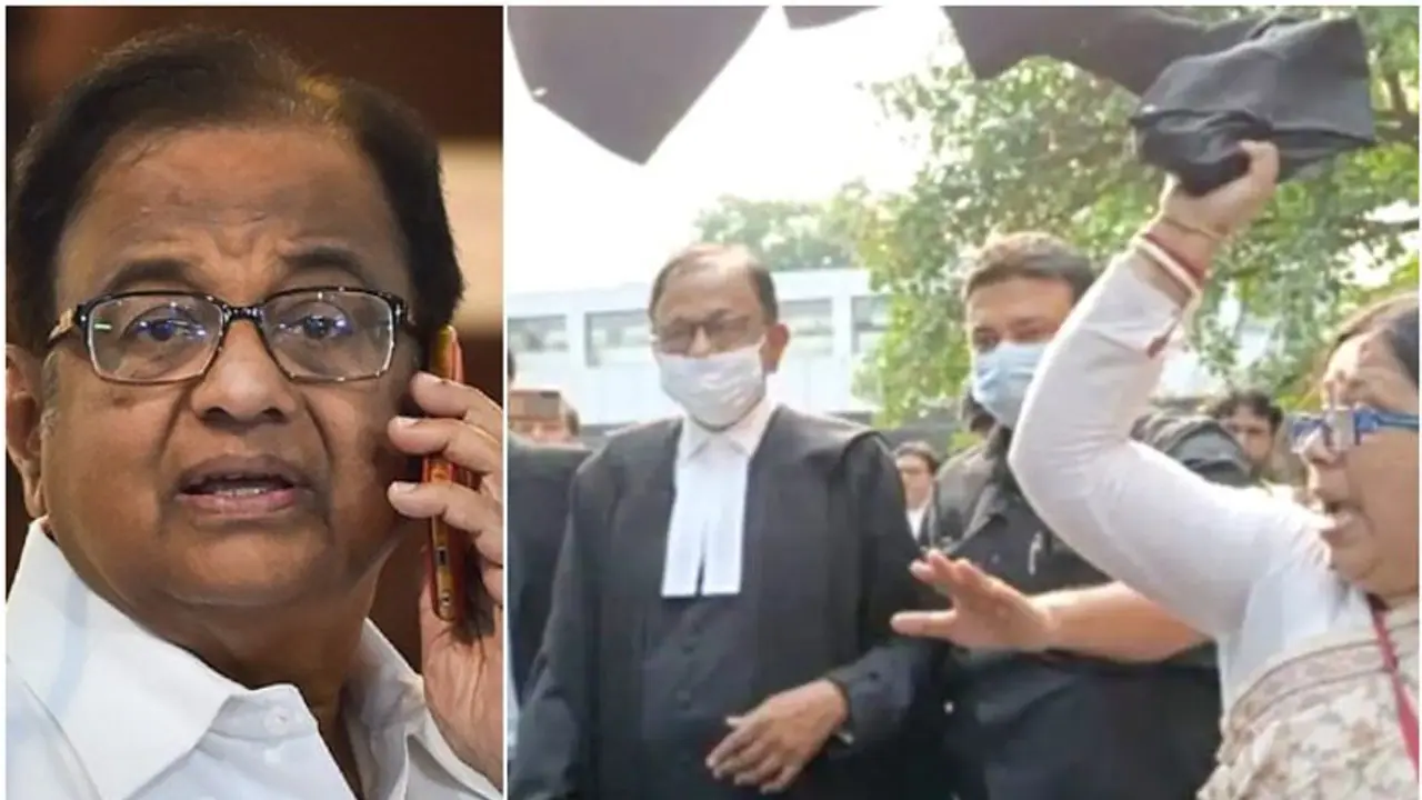 நீதிமன்ற வளாகத்தில் ப.சிதம்பரத்தை விரட்டியடித்த காங்கிரஸ் வழக்கறிஞர்கள்..! கருப்புக் கொடி காட்டியதால் பரபரப்பு நீதிமன்ற வளாகத்தில் ப.சிதம்பரத்தை விரட்டியடித்த காங்கிரஸ் வழக்கறிஞர்கள்..! கருப்புக் கொடி காட்டியதால் பரபரப்பு