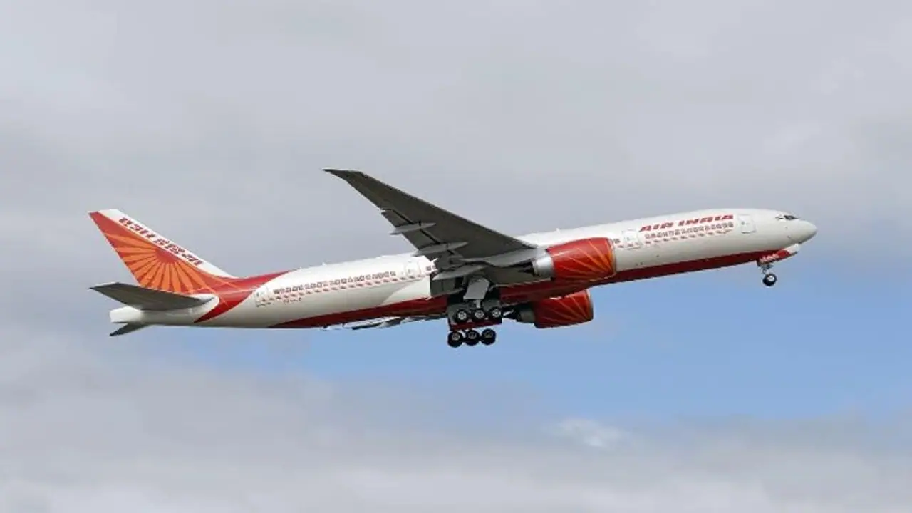 വിമാനത്തിനകത്ത് മർദ്ദ വ്യത്യാസം? എയര്ഇന്ത്യയുടെ ദുബായ് കൊച്ചി വിമാനം മുംബൈയിൽ ഇറക്കി വിമാനത്തിനകത്ത് മർദ്ദ വ്യത്യാസം? എയര്ഇന്ത്യയുടെ ദുബായ് കൊച്ചി വിമാനം മുംബൈയിൽ ഇറക്കി