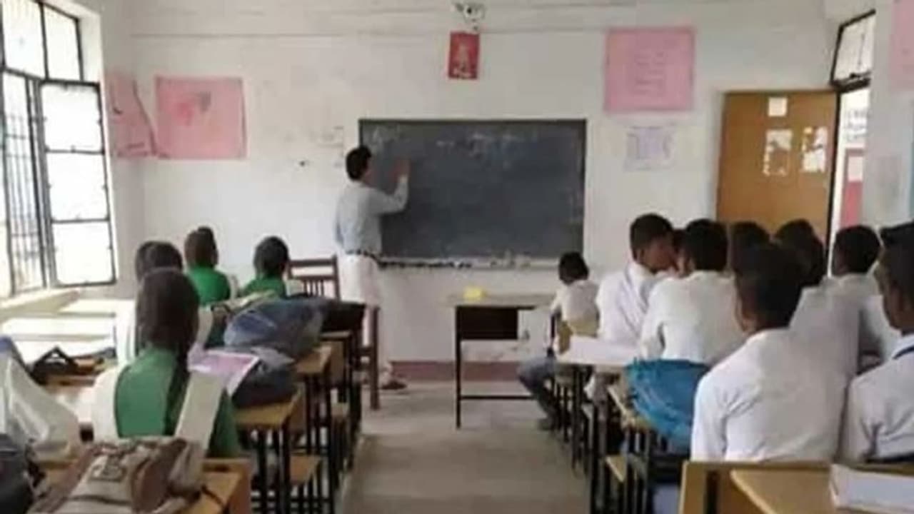 7000 ಅನುದಾನಿತ ಶಿಕ್ಷಕರ ನೇಮಕಕ್ಕೆ ಶಾಲೆಗಳ ಆಗ್ರಹ