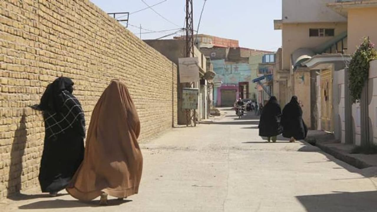 Taliban : അഫ്ഗാനിസ്ഥാനില് സ്ത്രീകൾക്ക് ബുർഖ നിർബന്ധമാക്കി; പുതിയ നിർദ്ദേശവുമായി താലിബാൻ ഭരണകൂടം Taliban : അഫ്ഗാനിസ്ഥാനില് സ്ത്രീകൾക്ക് ബുർഖ നിർബന്ധമാക്കി; പുതിയ നിർദ്ദേശവുമായി താലിബാൻ ഭരണകൂടം