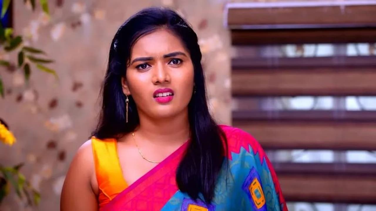 ஸ்லீவ்லெஸ் ஜாக்கெட் போட்டா ‘ஈவ் டீஸிங்’ நடக்கும்..! ஜீ தமிழ் சீரியலின் அரிய கண்டுபிடிப்பு.!!