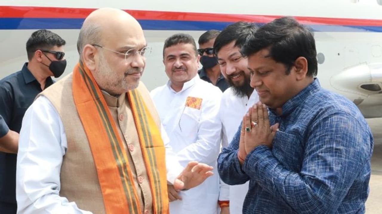 শাহ সফরে সঙ্গী শুভেন্দু সুকান্ত, রাজ্য বিজেপির অন্দরের আগুন নেভাতে পারবেন কি কেন্দ্রীয় মন্ত্রী শাহ সফরে সঙ্গী শুভেন্দু সুকান্ত, রাজ্য বিজেপির অন্দরের আগুন নেভাতে পারবেন কি কেন্দ্রীয় মন্ত্রী