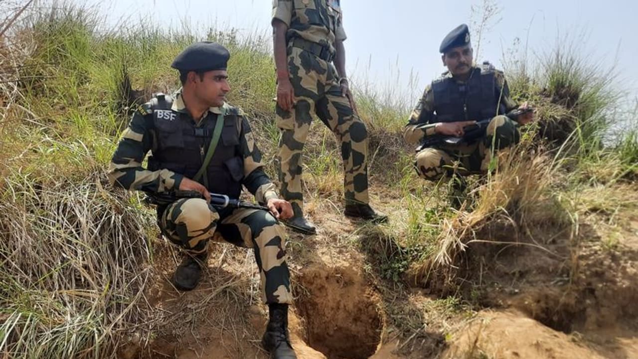 ಪಾಕ್‌ ಗಡಿಯಲ್ಲಿ ನಿಗೂಢ ಸುರಂಗ ಪತ್ತೆ, ಅಮರನಾಥ ಯಾತ್ರೆಗೆ ಅಡ್ಡಿಗೆ ಉಗ್ರರ ಯತ್ನ