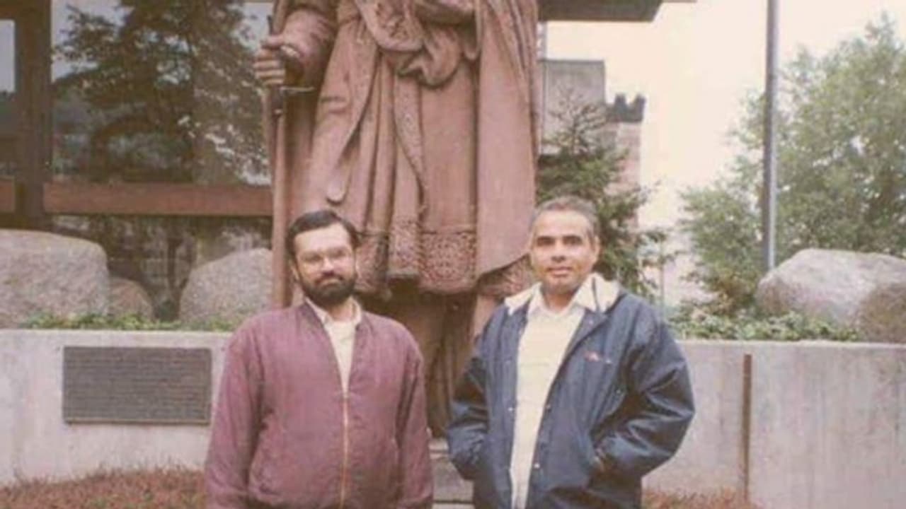 PM Modi : 30 വര്‍ഷം മുന്‍പ് ജര്‍മ്മനിയില്‍; പ്രധാനമന്ത്രിയുടെ പഴയ ചിത്രം വൈറല്‍