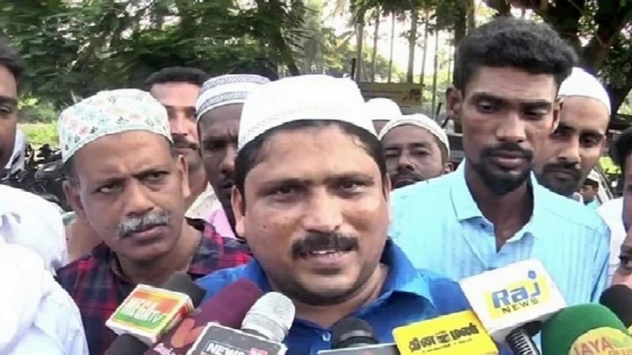 எங்களோடு ஓட்டு வாங்கி ஜெயிச்சுட்டு எங்களை புறக்கணிப்பதா? இஸ்லாமிய திமுக நிர்வாகி அதிரடி!! எங்களோடு ஓட்டு வாங்கி ஜெயிச்சுட்டு எங்களை புறக்கணிப்பதா? இஸ்லாமிய திமுக நிர்வாகி அதிரடி!!