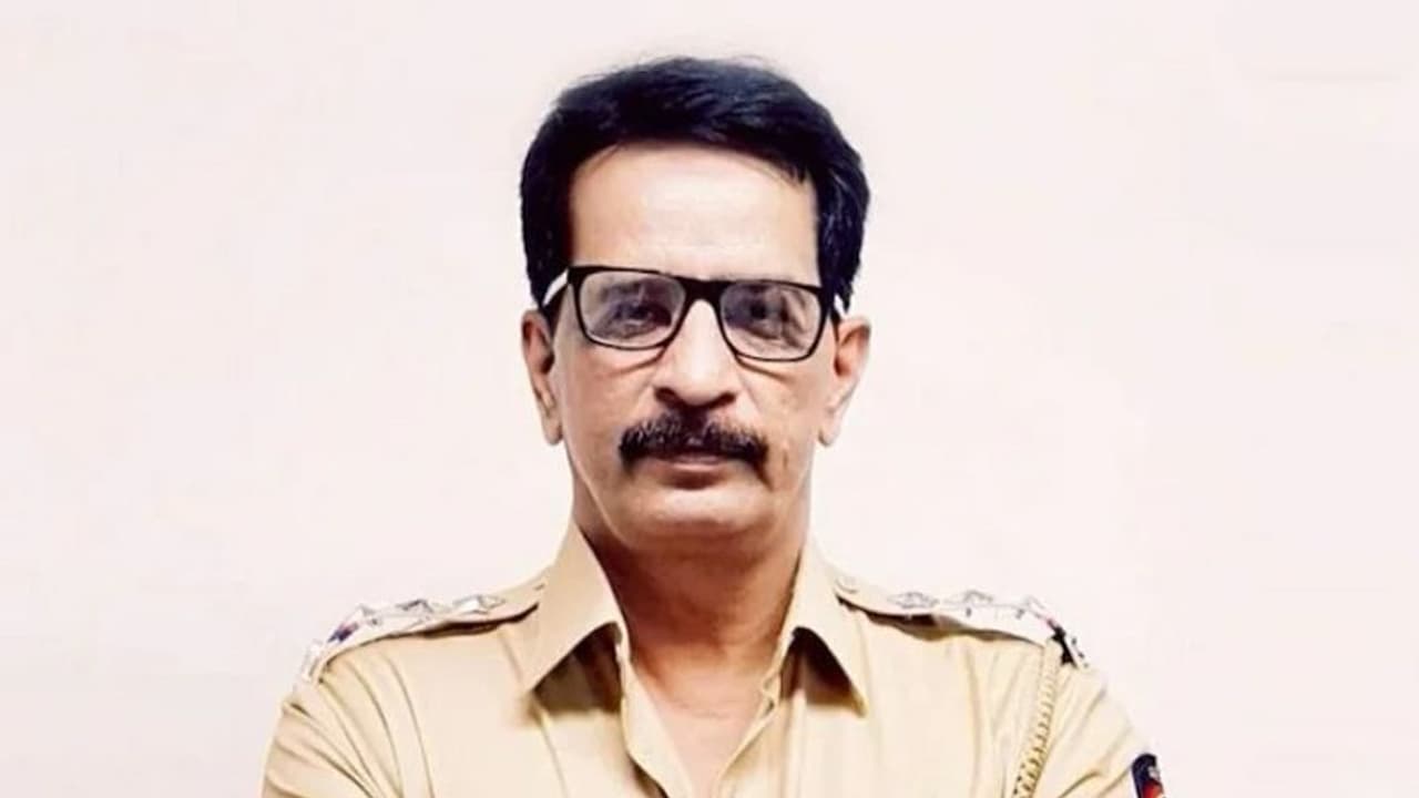 NIA ने बॉम्बे हाईकोर्ट को बताया मनसुख हिरेन को मारने के लिए सचिन वाजे ने प्रदीप शर्मा को दिए 45 लाख रुपए NIA ने बॉम्बे हाईकोर्ट को बताया मनसुख हिरेन को मारने के लिए सचिन वाजे ने प्रदीप शर्मा को दिए 45 लाख रुपए