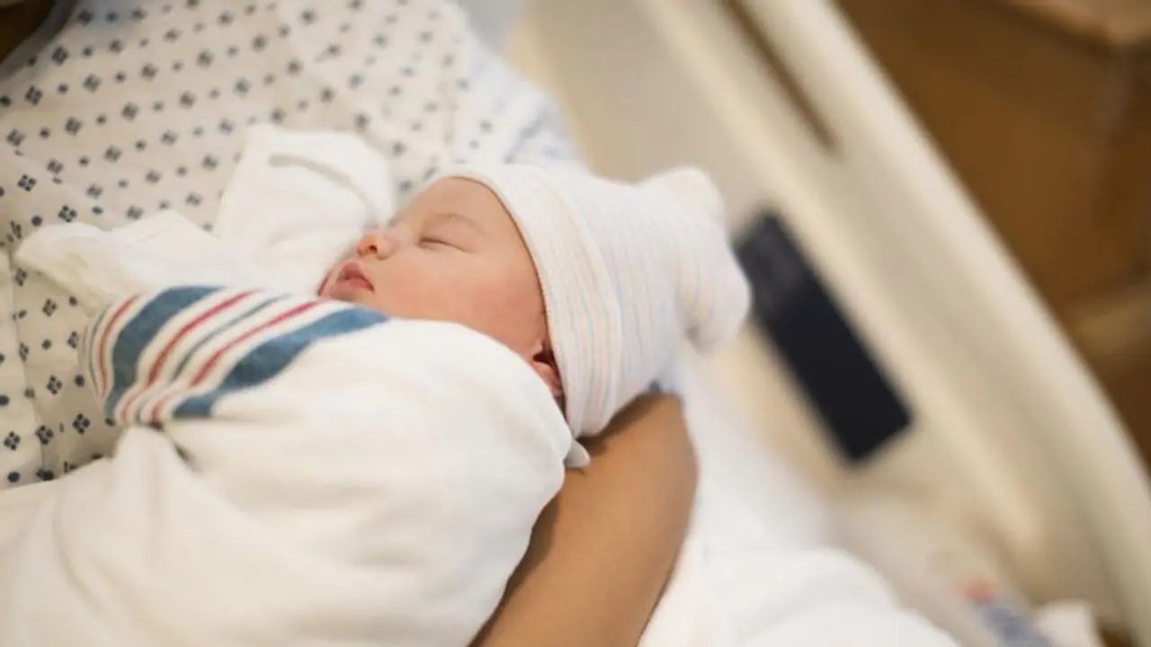 அதிர்ச்சி.. பிறந்த 3 நாட்களே ஆன குழந்தையை கடித்த எலி.. ஆபத்தான நிலையில் சிகிச்சை.. செவிலியர்கள் பணிநீக்கம்..