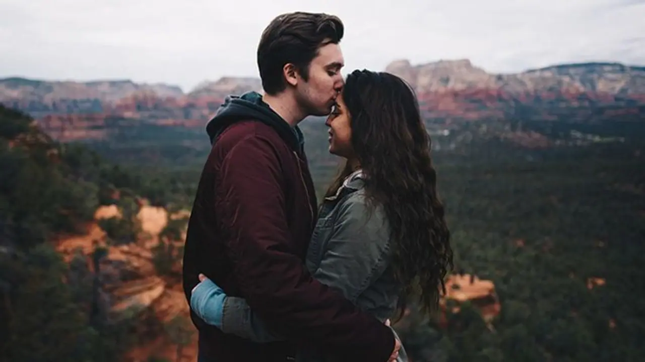 উষ্ণ আলিঙ্গন থেকে বিশ্বাস সম্পর্ক টিকিয়ে রাখার সহজ পাঁচটি টোটকা 