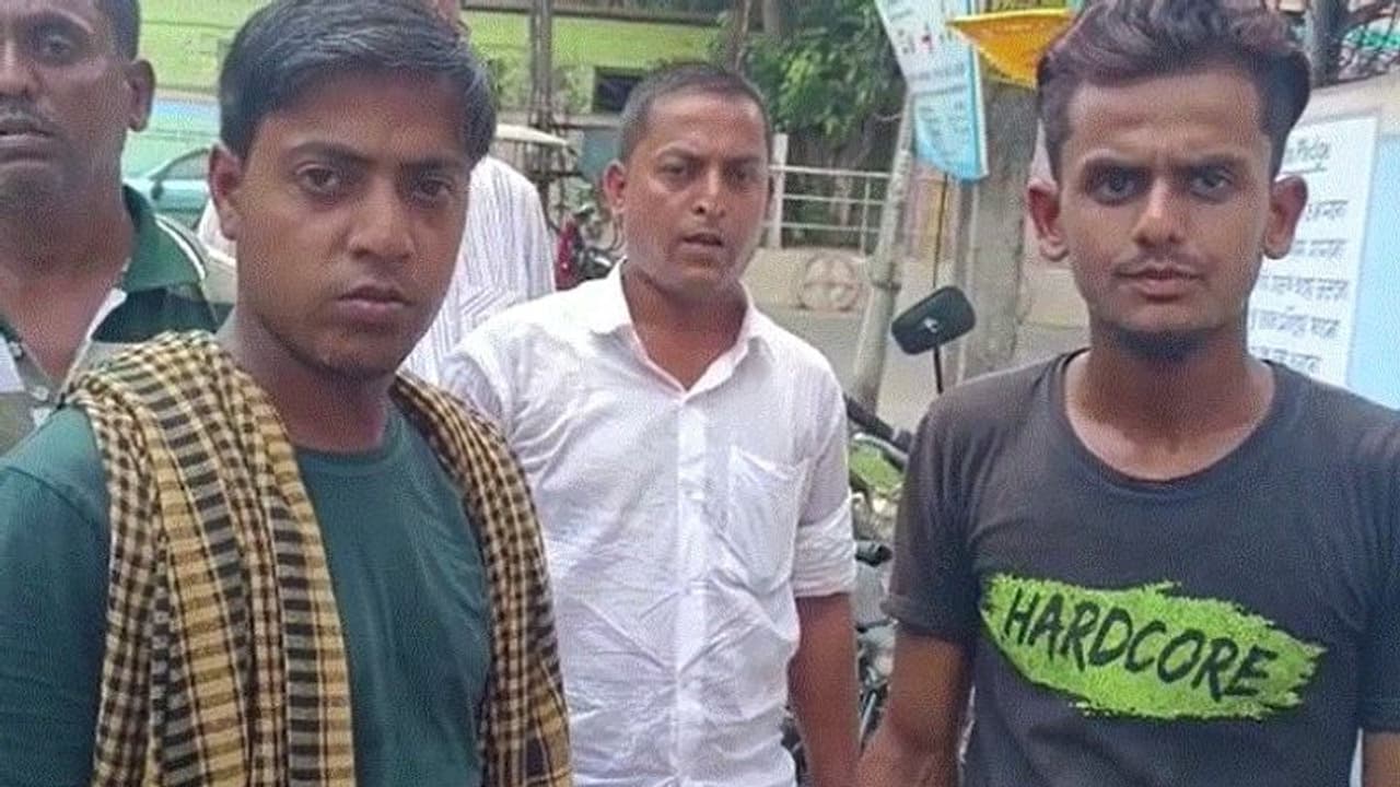 পিস্তলের বাট দিয়ে মেরেও পার পেল না 'মোবাইল চোর', বেধড়ক মেরে অভিযুক্তকে পুলিশের হাতে দিল জনতা