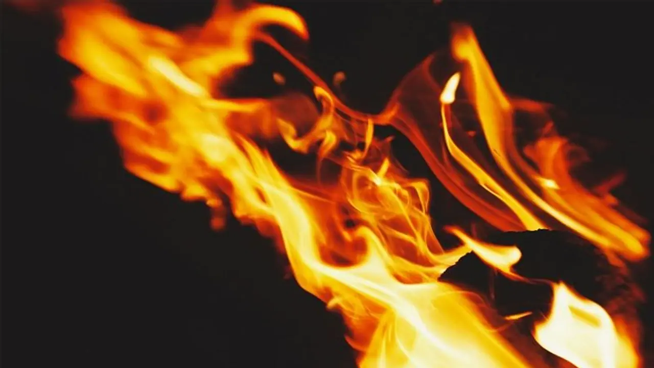 അബുദാബിയില്‍ തീപിടിത്തം; ഒരാള്‍ മരിച്ചു, മറ്റൊരാള്‍ക്ക് പരിക്ക്