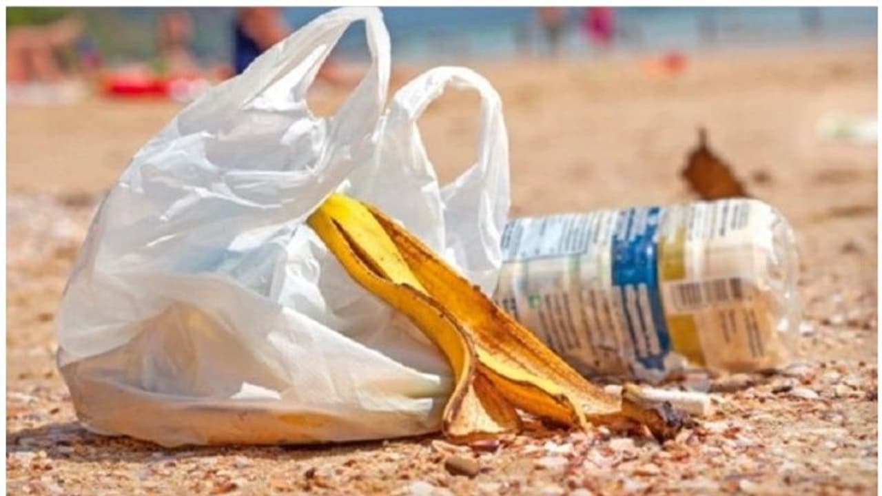 ഒമാനിൽ പൊതുസ്ഥലങ്ങളിൽ മാലിന്യം നിക്ഷേപിക്കുന്നതിനെതിരെ കർശന മുന്നറിയിപ്പ് ഒമാനിൽ പൊതുസ്ഥലങ്ങളിൽ മാലിന്യം നിക്ഷേപിക്കുന്നതിനെതിരെ കർശന മുന്നറിയിപ്പ്