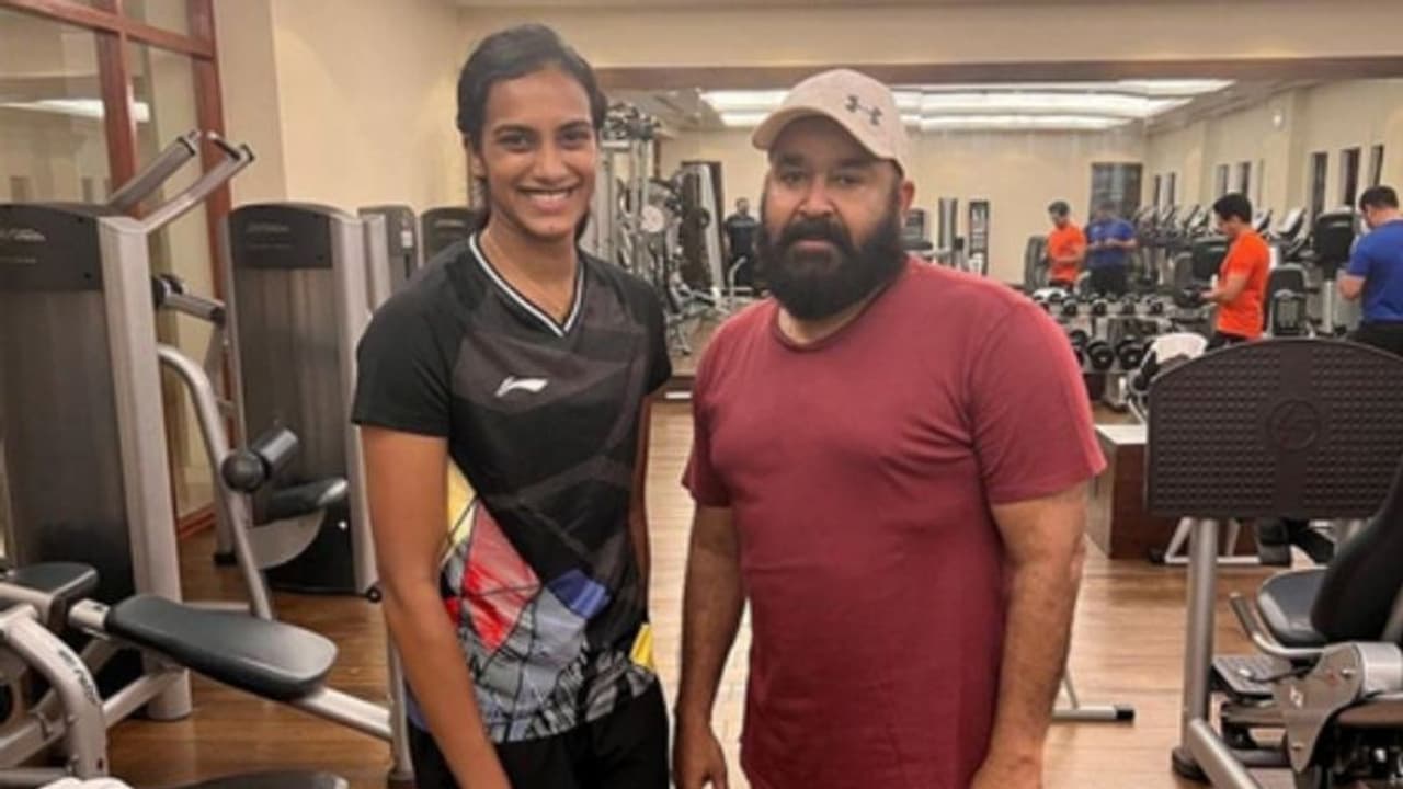 Mohanlal : മോഹൻലാലിനൊപ്പം പി വി സിന്ധു, ഫോട്ടോ ഏറ്റെടുത്ത് ആരാധകര്‍