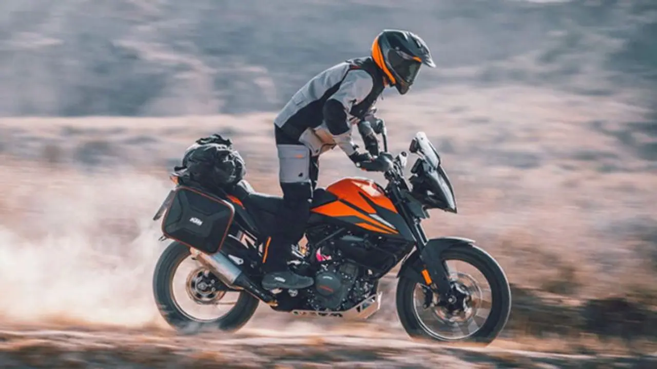 स्ट्रीट और ऑफ रोड राइडिंग मोड जैसे धाकड़ फीचर्स के साथ इंडिया में लॉन्च हुई 2022 KTM 390 Adventure, देखें कीमत स्ट्रीट और ऑफ रोड राइडिंग मोड जैसे धाकड़ फीचर्स के साथ इंडिया में लॉन्च हुई 2022 KTM 390 Adventure, देखें कीमत