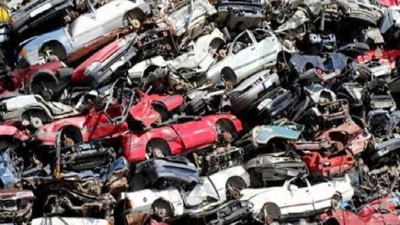 Inside Story: कबाड़ी जो काटने के लिए लूटते हैं गाड़ियां, रहिएगा सावधान Inside Story: कबाड़ी जो काटने के लिए लूटते हैं गाड़ियां, रहिएगा सावधान