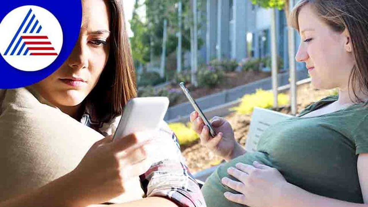 Women Health : ಟೈಂ ಪಾಸ್ ಆಗ್ತಿಲ್ಲ ಅಂತಾ ಮೊಬೈಲ್ ಹಿಡಿಯೋ ಗರ್ಭಿಣಿಯರೇ ಇದನ್ನೋದಿ Women Health : ಟೈಂ ಪಾಸ್ ಆಗ್ತಿಲ್ಲ ಅಂತಾ ಮೊಬೈಲ್ ಹಿಡಿಯೋ ಗರ್ಭಿಣಿಯರೇ ಇದನ್ನೋದಿ