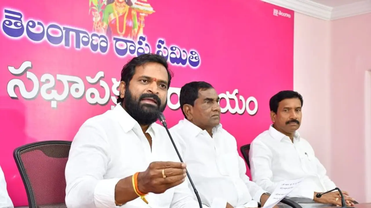 ఫ్రీడమ్ ర్యాలీలో పోలీస్ గన్‌తో మంత్రి శ్రీనివాస్ గౌడ్ కాల్పులు, వీడియో వైరల్