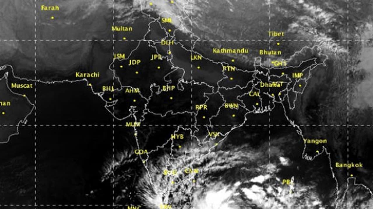 ”வங்க கடலில் உருவாகிறது புயல்”.. சூறாவளி காற்றும் வீசும்.. எந்தெந்த மாவட்டங்களில் மழை..! வானிலை மையம் அலர்ட்.. ”வங்க கடலில் உருவாகிறது புயல்”.. சூறாவளி காற்றும் வீசும்.. எந்தெந்த மாவட்டங்களில் மழை..! வானிலை மையம் அலர்ட்..