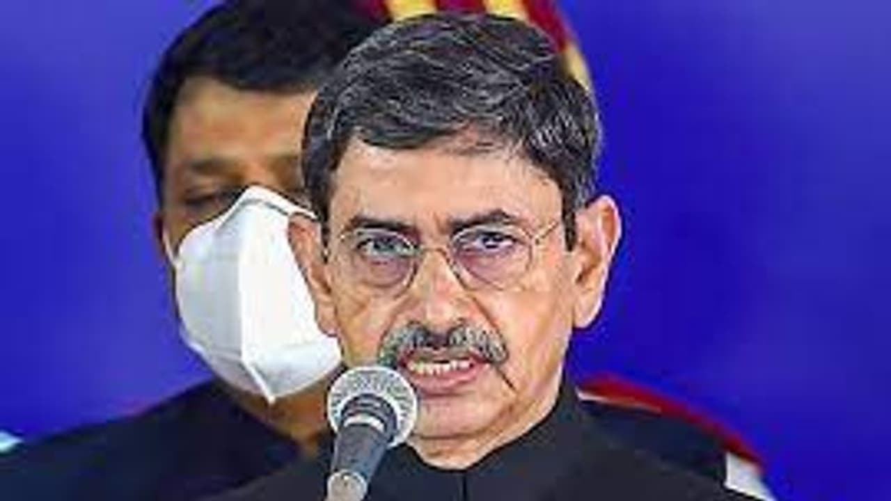 Stalin Vs Governor: சனாதனமும் மதமும் வேறு வேறு.. சனாதன தர்மம் என்றால் இது தான்.. பதிலடி கொடுத்த ஆர். என். ரவி Stalin Vs Governor: சனாதனமும் மதமும் வேறு வேறு.. சனாதன தர்மம் என்றால் இது தான்.. பதிலடி கொடுத்த ஆர். என். ரவி