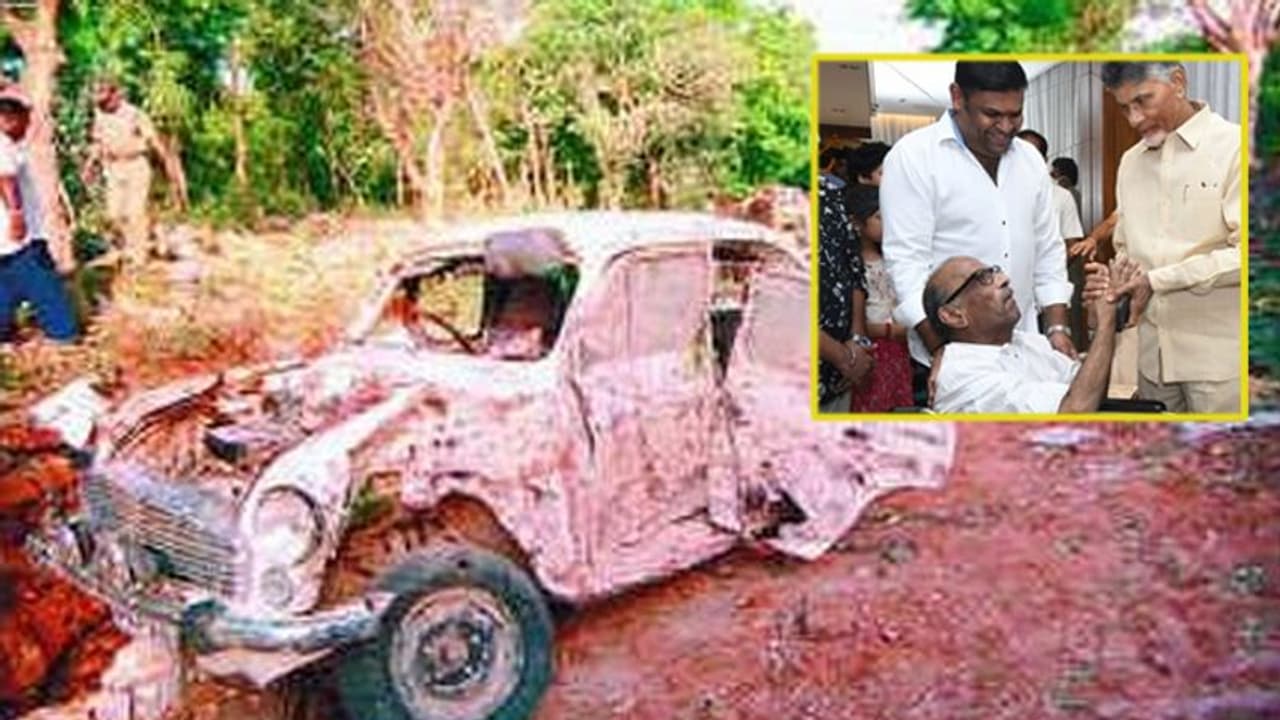 చంద్రబాబుతో విడదీయరాని బంధం.. అలిపిరి బ్లాస్ట్లో చావు అంచులదాకా వెళ్లొచ్చిన బొజ్జల చంద్రబాబుతో విడదీయరాని బంధం.. అలిపిరి బ్లాస్ట్లో చావు అంచులదాకా వెళ్లొచ్చిన బొజ్జల