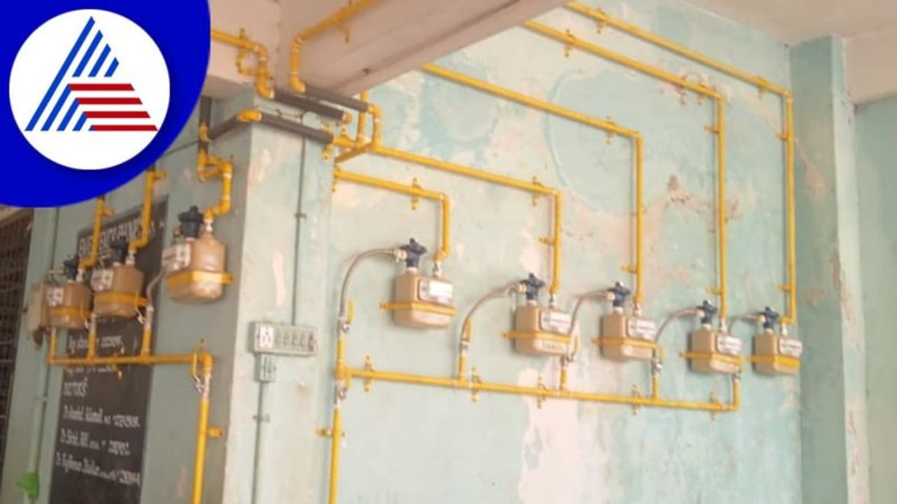 Hubballi: ಆಮೆಗತಿಯಲ್ಲಿ ಸಾಗಿದೆ ಪೈಪ್ಲೈನ್ ಮೂಲಕ ಗ್ಯಾಸ್ ಸಂಪರ್ಕ ಕಲ್ಪಿಸುವ ಯೋಜನೆ! Hubballi: ಆಮೆಗತಿಯಲ್ಲಿ ಸಾಗಿದೆ ಪೈಪ್ಲೈನ್ ಮೂಲಕ ಗ್ಯಾಸ್ ಸಂಪರ್ಕ ಕಲ್ಪಿಸುವ ಯೋಜನೆ!