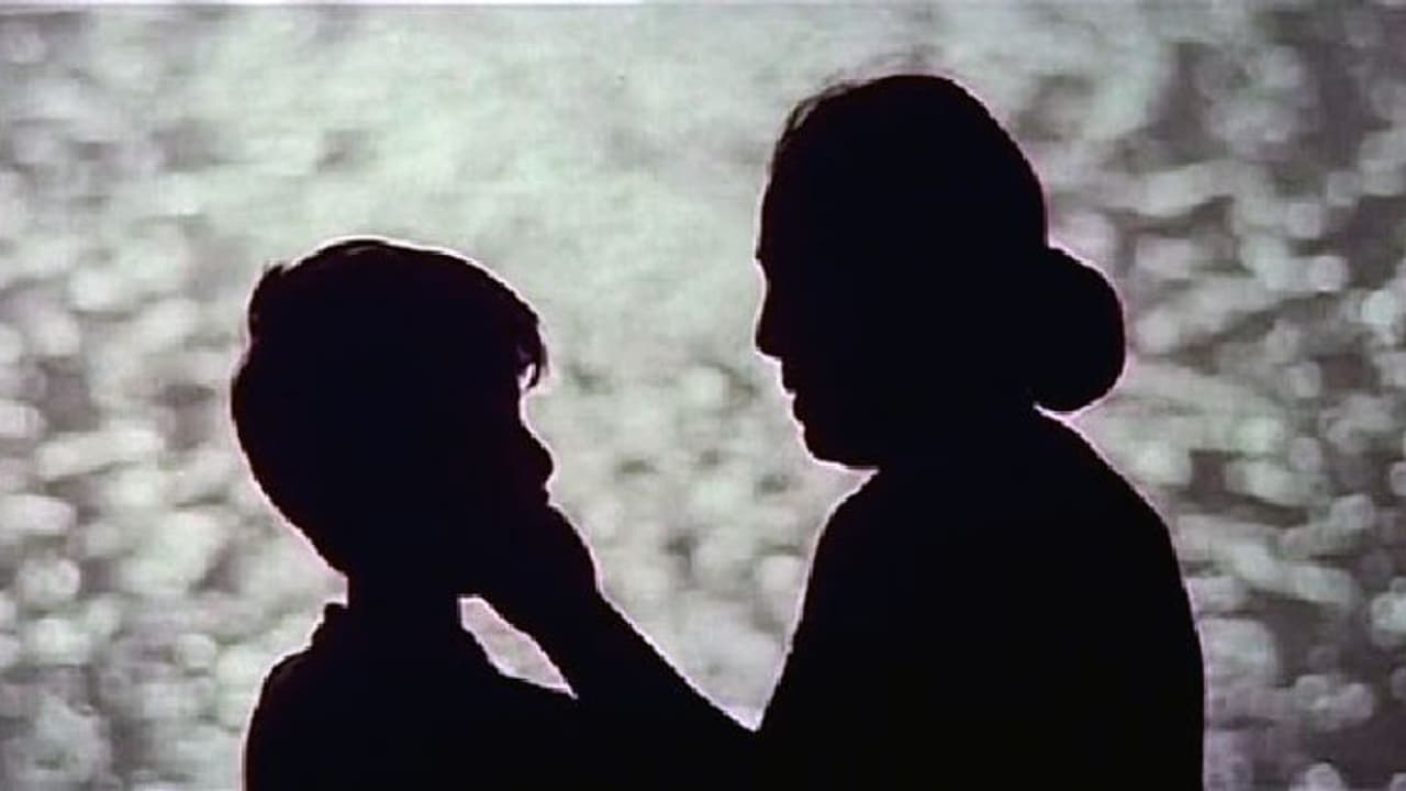 അച്ഛന് മരിച്ചാല് കുട്ടിക്ക് നല്കേണ്ട കുടുംബപ്പേര് അമ്മയ്ക്ക് തീരുമാനിക്കാം: സുപ്രീംകോടതി അച്ഛന് മരിച്ചാല് കുട്ടിക്ക് നല്കേണ്ട കുടുംബപ്പേര് അമ്മയ്ക്ക് തീരുമാനിക്കാം: സുപ്രീംകോടതി