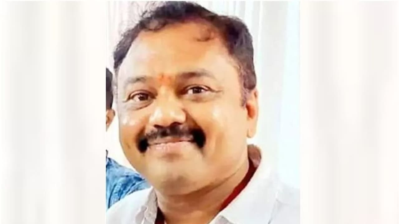 വിദ്വേഷ പരാമര്ശം; ഖത്തറിലെ മലയാളം മിഷൻ കോ ഓർഡിനേറ്റർ ദുർഗാദാസിനെ ജോലിയില് നിന്ന് പിരിച്ചുവിട്ടു വിദ്വേഷ പരാമര്ശം; ഖത്തറിലെ മലയാളം മിഷൻ കോ ഓർഡിനേറ്റർ ദുർഗാദാസിനെ ജോലിയില് നിന്ന് പിരിച്ചുവിട്ടു