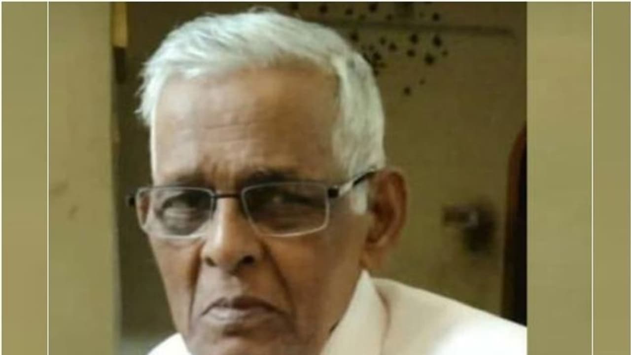 ഉംറ തീര്ത്ഥാടനം കഴിഞ്ഞ് വിമാനത്താവളത്തിലെത്തിയ മലയാളി മരിച്ചു ഉംറ തീര്ത്ഥാടനം കഴിഞ്ഞ് വിമാനത്താവളത്തിലെത്തിയ മലയാളി മരിച്ചു