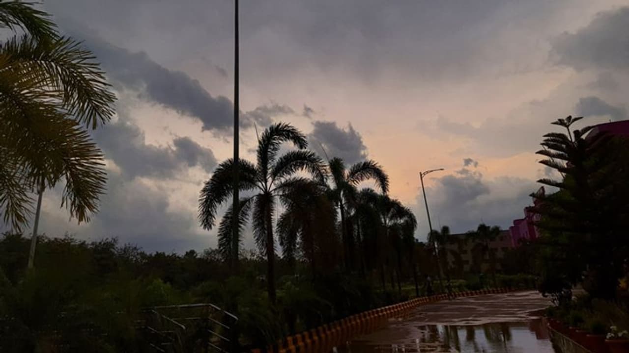 Cyclone Asani : അസാനി പ്രഭാവം, ബംഗാൾ ഉൾക്കടലിൽ തീവ്ര ന്യൂനമർദ്ദം; കേരളത്തിൽ രാത്രി 3 ജില്ലകളിൽ മഴയ്ക്ക് സാധ്യത