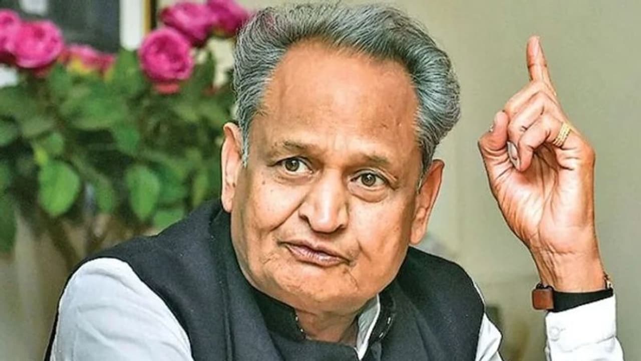 राजस्थान में उपद्रव और दंगों के बीच अशोक गहलोत सरकार का बड़ा फैसला, जिससे लाखों लोगों को मिलेगा फायदा राजस्थान में उपद्रव और दंगों के बीच अशोक गहलोत सरकार का बड़ा फैसला, जिससे लाखों लोगों को मिलेगा फायदा