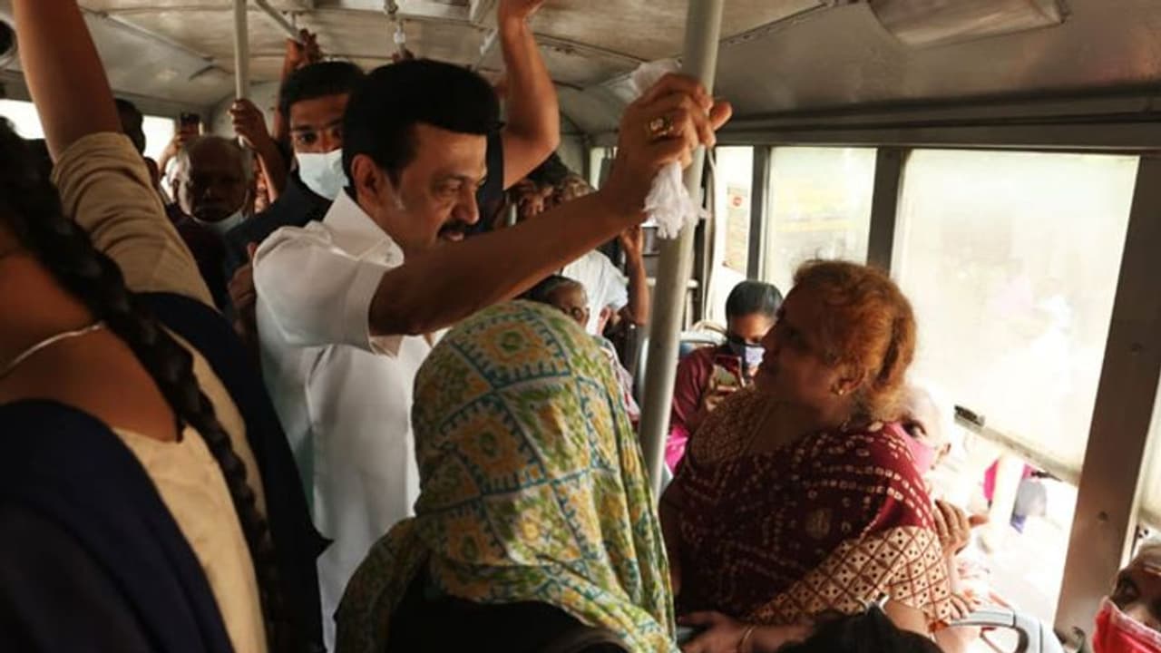 சபாஷ் ஸ்டாலின்..! மக்களின் குறைகளை கேட்க அரசுப் பேருந்தில் பயணித்த முதல்வர்..! சபாஷ் ஸ்டாலின்..! மக்களின் குறைகளை கேட்க அரசுப் பேருந்தில் பயணித்த முதல்வர்..!