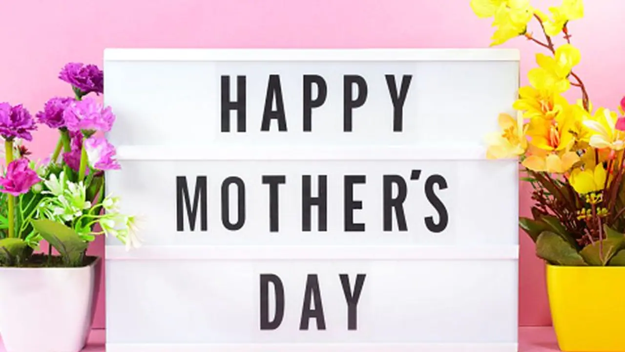 Mother’s Day 2022: इस मदर्स डे पर अपनी मां को भेंजे ये खास मैसेज, केयरिंग के साथ दिखेगा इमोशन 