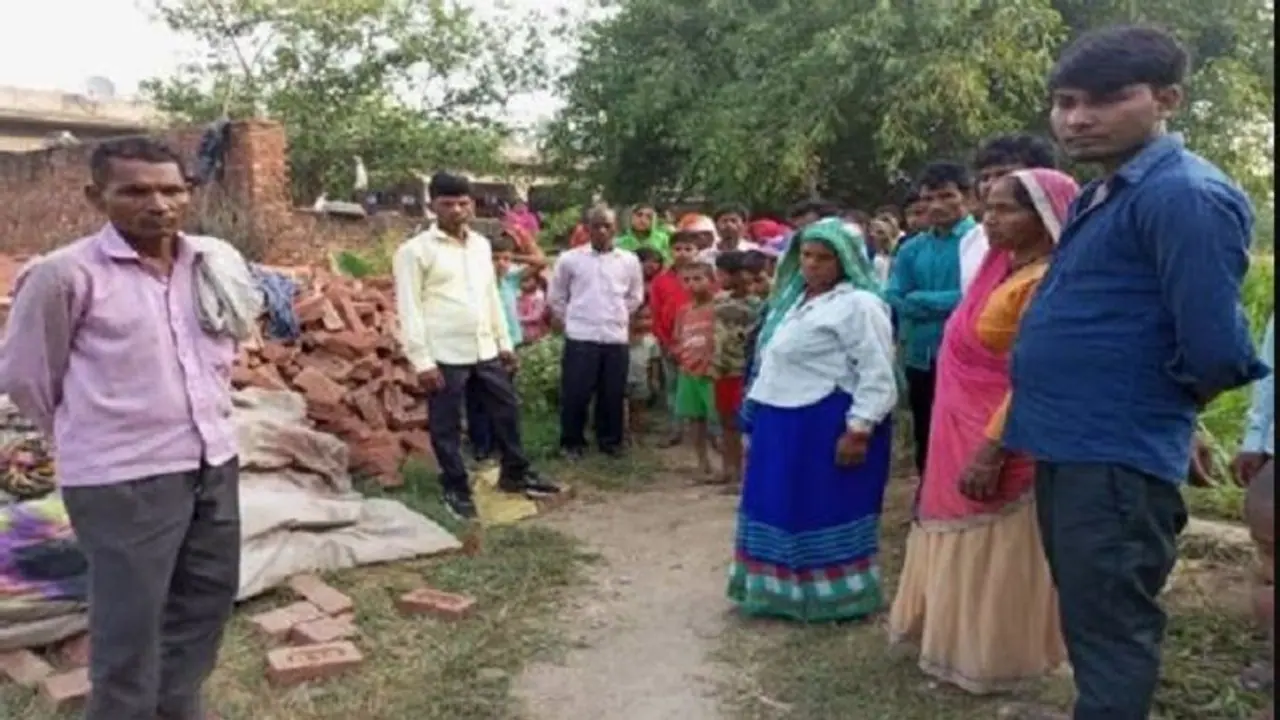 अमरोहा में मूक बधिर महिला की गोली मारकर हत्या, अचानक कमरे में पहुंचे जेठ खून से सना शव देख रह गए दंग अमरोहा में मूक बधिर महिला की गोली मारकर हत्या, अचानक कमरे में पहुंचे जेठ खून से सना शव देख रह गए दंग