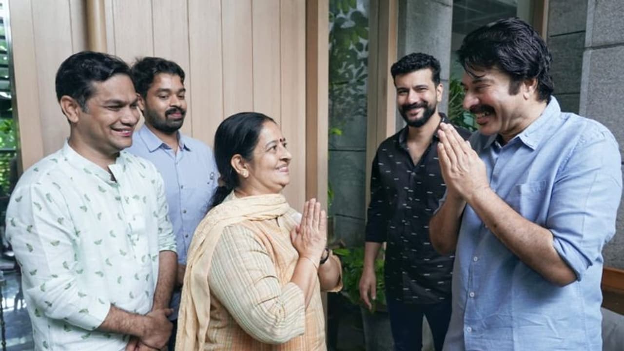 Thrikkakara By Election : മമ്മൂട്ടിയെ കണ്ട് വോട്ട് തേടി ഉമ തോമസ് വീഡിയോ Thrikkakara By Election : മമ്മൂട്ടിയെ കണ്ട് വോട്ട് തേടി ഉമ തോമസ് വീഡിയോ