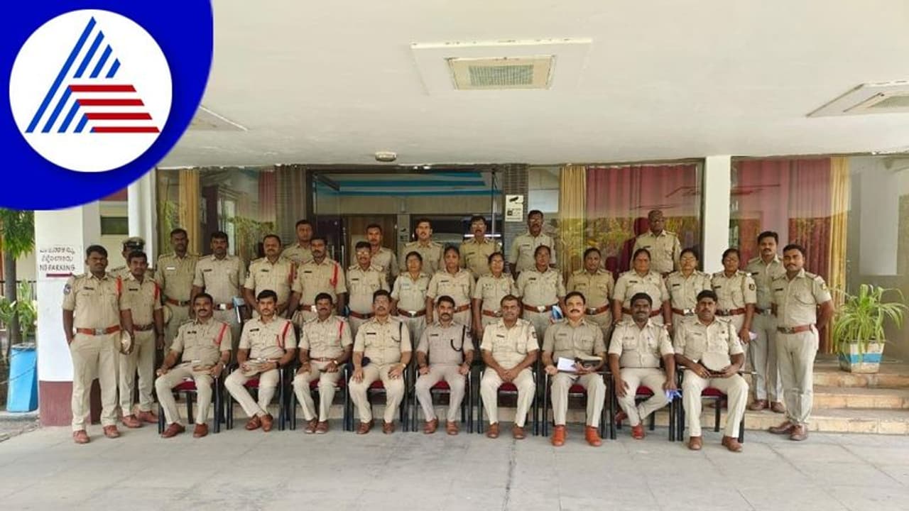 ಅಪರಾಧ ಕೃತ್ಯ ಕಡಿವಾಣಕ್ಕೆ Raichur DYSPಯಿಂದ ಬಾರ್ಡರ್ ಕ್ರೈಂ ಸಭೆ ಅಪರಾಧ ಕೃತ್ಯ ಕಡಿವಾಣಕ್ಕೆ Raichur DYSPಯಿಂದ ಬಾರ್ಡರ್ ಕ್ರೈಂ ಸಭೆ