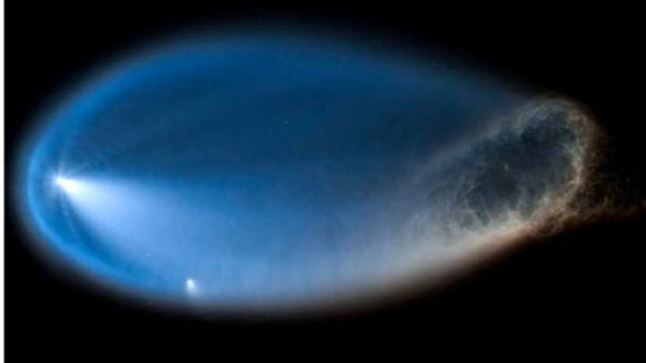 आसमान में दिखा स्पेस जेलीफिश, इंटरनेट पर हो रहा वायरल, स्पेस एक्स ने बताया क्यों सामने आया ऐसा नजारा आसमान में दिखा स्पेस जेलीफिश, इंटरनेट पर हो रहा वायरल, स्पेस एक्स ने बताया क्यों सामने आया ऐसा नजारा