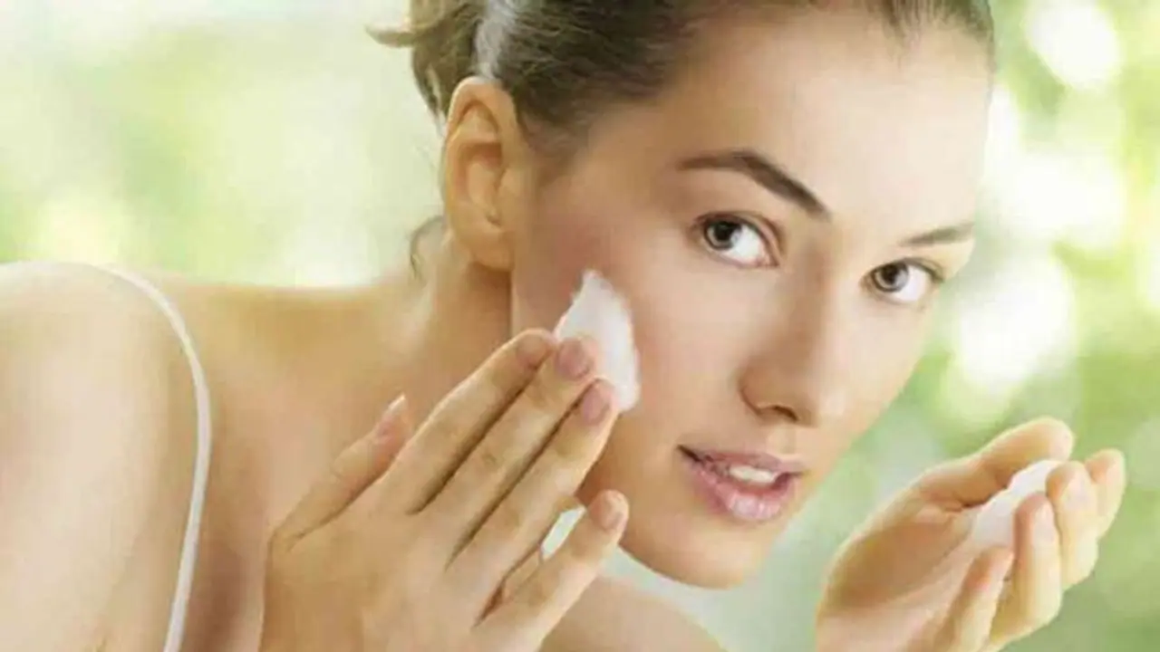 গরমে বাইরে বের হলেই মুখ লাল হয়ে যাচ্ছে? ঘরোয়া উপায় মুক্তি পাবেন এই সমস্যা থেকে গরমে বাইরে বের হলেই মুখ লাল হয়ে যাচ্ছে? ঘরোয়া উপায় মুক্তি পাবেন এই সমস্যা থেকে