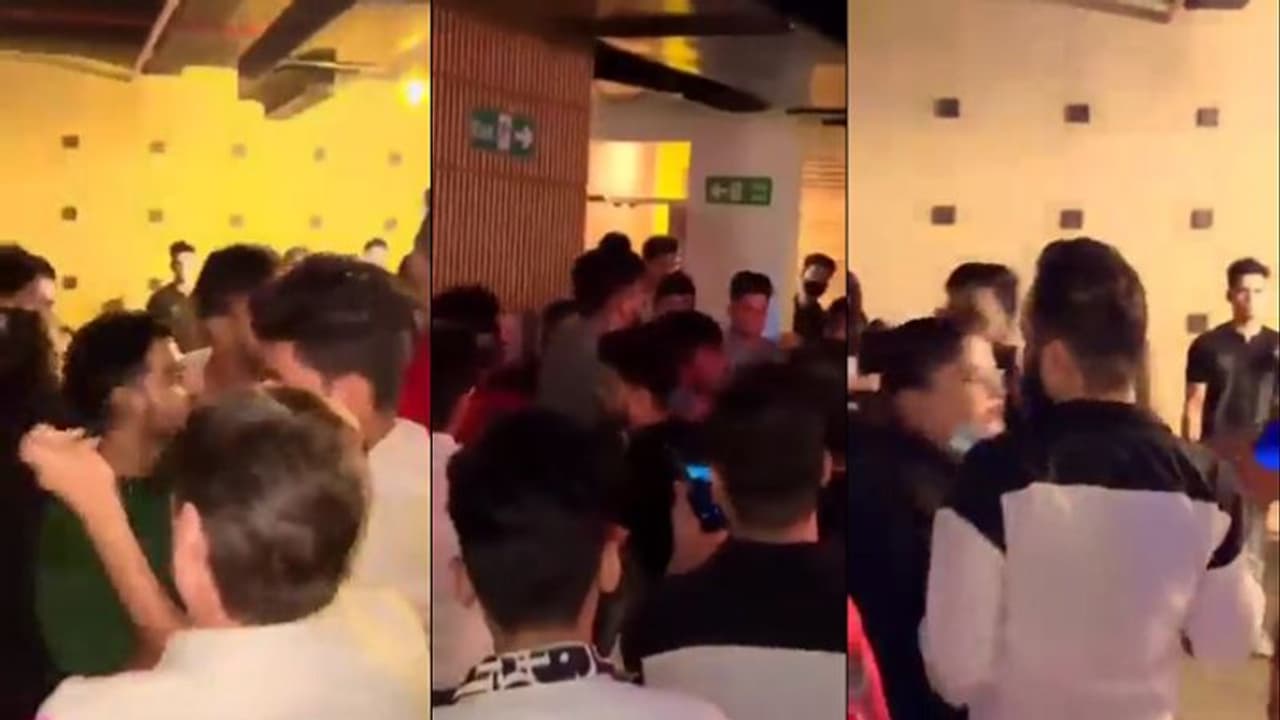 डांस के बीच ही नशे में धुत 150 लोगों के बीच चलने लगे लात घूसे, जानिए आखिर कैसे शुरू हुआ विवाद डांस के बीच ही नशे में धुत 150 लोगों के बीच चलने लगे लात घूसे, जानिए आखिर कैसे शुरू हुआ विवाद