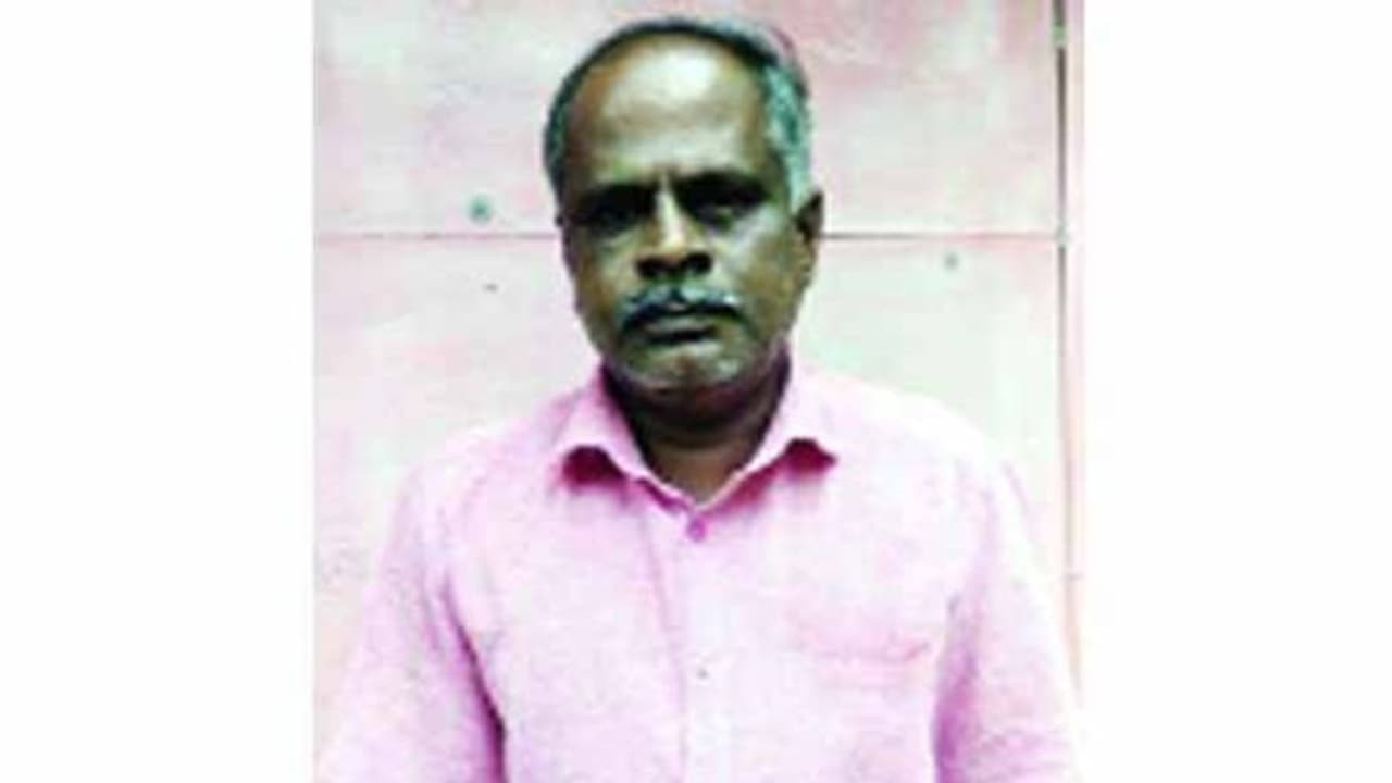 പണമില്ല, അടിയന്തിര ശസ്ത്രക്രിയ മുടങ്ങുന്നു; സുമനസുകളുടെ സഹായം തേടി ക്യാന്സര് രോഗിയായ ഗൃഹനാഥന് പണമില്ല, അടിയന്തിര ശസ്ത്രക്രിയ മുടങ്ങുന്നു; സുമനസുകളുടെ സഹായം തേടി ക്യാന്സര് രോഗിയായ ഗൃഹനാഥന്