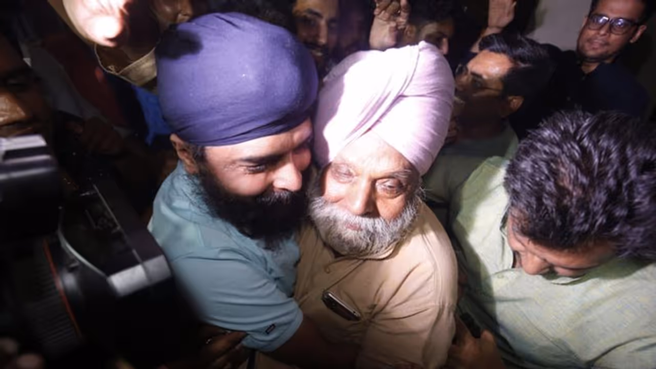 Arvind Kejriwal is scared, wanted Tajinder Bagga to join AAP, claims BJP leader's father 