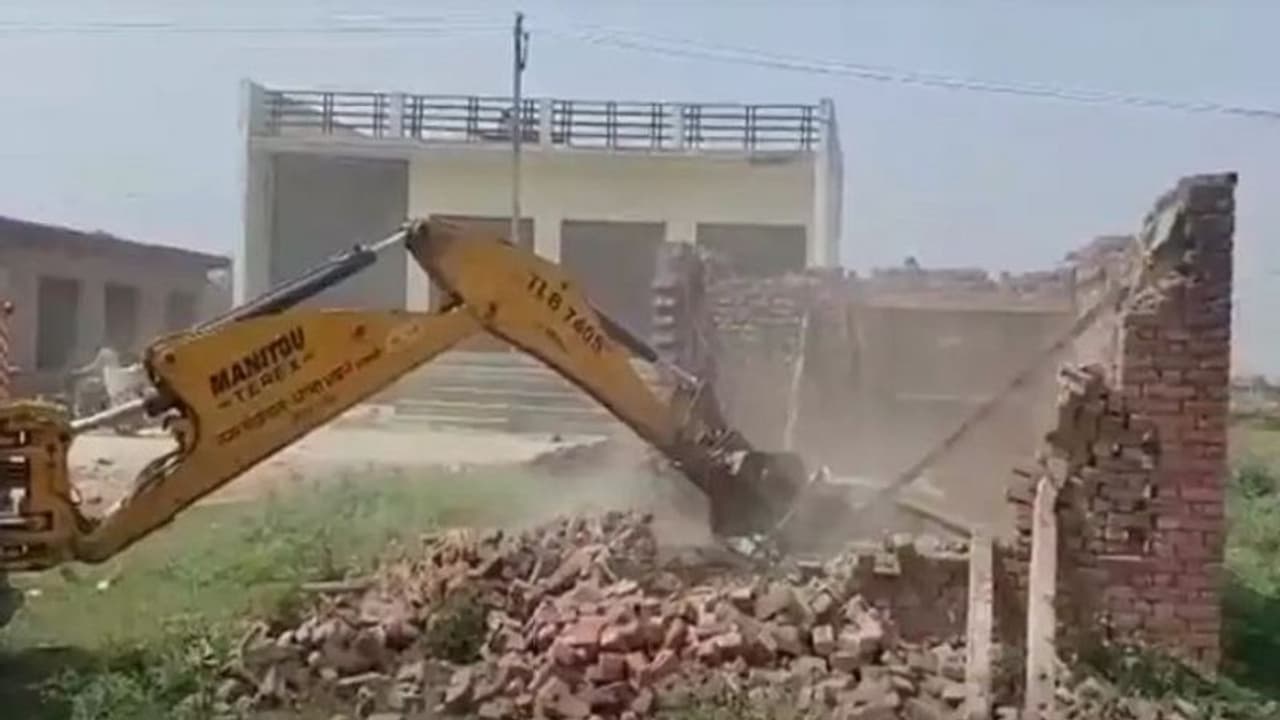 ಗೋವಿಗೆ ಚಿತ್ರಹಿಂಸೆ ನೀಡಿ ಕೊಂದ ಆರೋಪಿಗಳ ಮನೆ ಧ್ವಂಸಗೊಳಿಸಿ ಮಧ್ಯಪ್ರದೇಶ ಸರ್ಕಾರ! ಗೋವಿಗೆ ಚಿತ್ರಹಿಂಸೆ ನೀಡಿ ಕೊಂದ ಆರೋಪಿಗಳ ಮನೆ ಧ್ವಂಸಗೊಳಿಸಿ ಮಧ್ಯಪ್ರದೇಶ ಸರ್ಕಾರ!