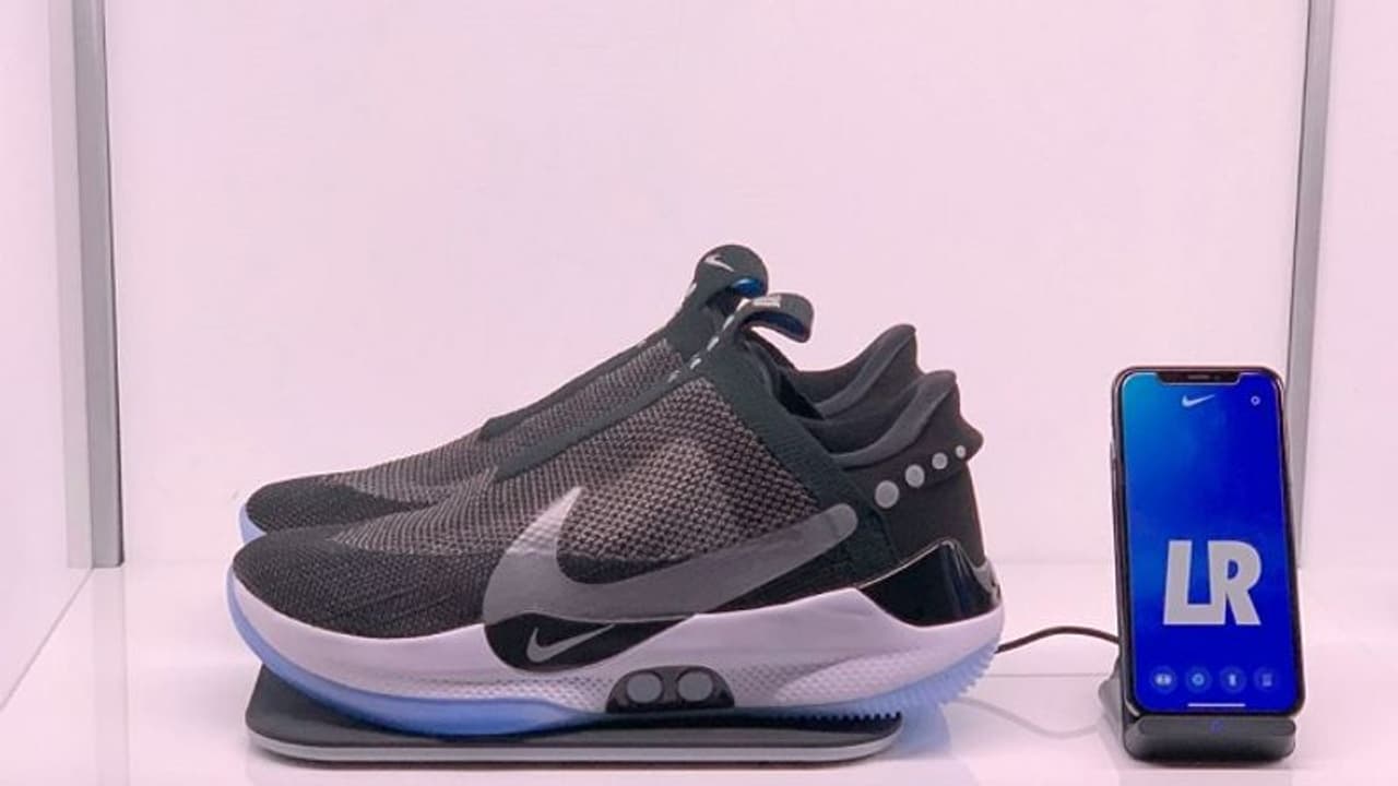 నైక్ స్మార్ట్ షూ.. బ్లూటూత్ కనెక్టివిటీతో పాటు షూ లెస్ ఆటోమేటిక్గా కట్టేసుకుంటుంది.. నైక్ స్మార్ట్ షూ.. బ్లూటూత్ కనెక్టివిటీతో పాటు షూ లెస్ ఆటోమేటిక్గా కట్టేసుకుంటుంది..