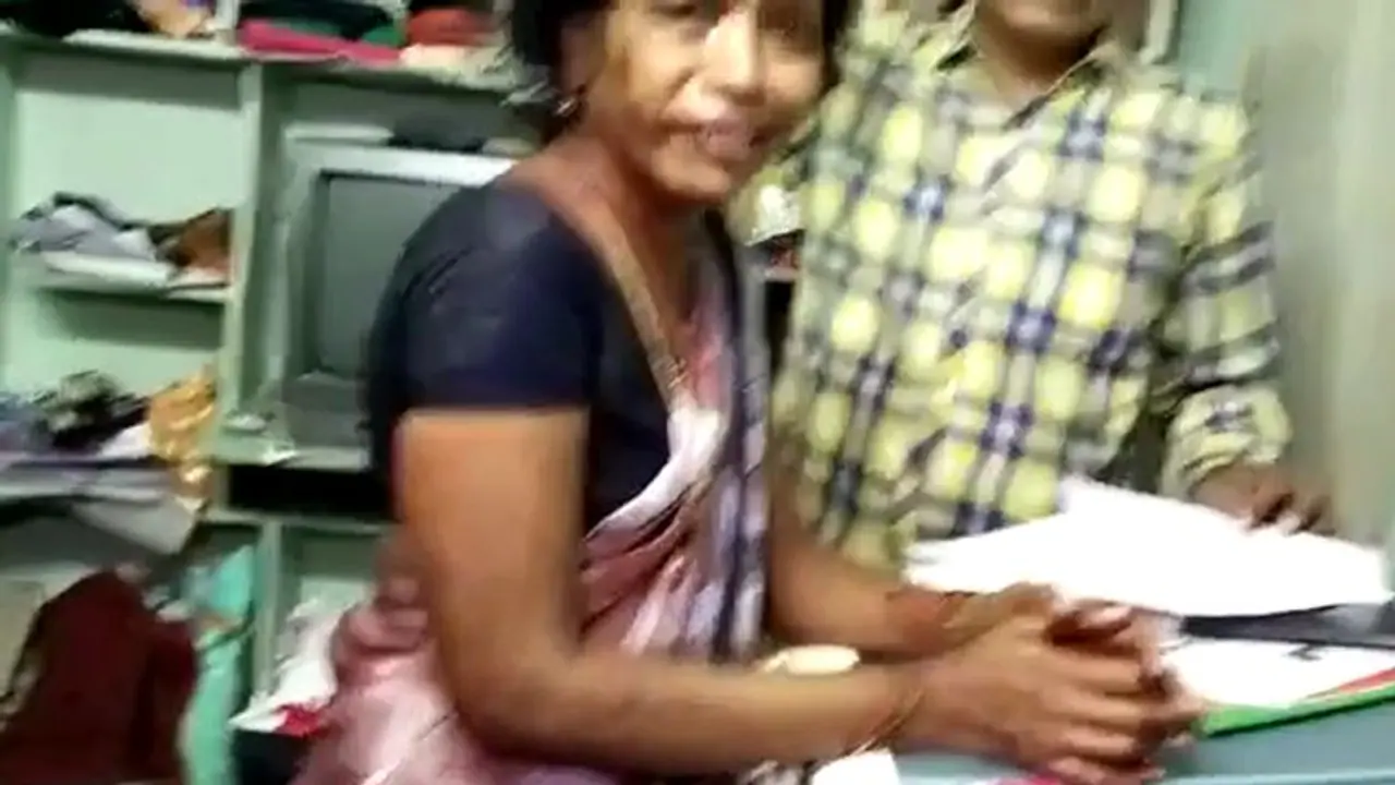 విజయవాడ : భర్తపై కత్తితో భార్య దాడి, ఆపై తనను గాయపరచుకుని విజయవాడ : భర్తపై కత్తితో భార్య దాడి, ఆపై తనను గాయపరచుకుని