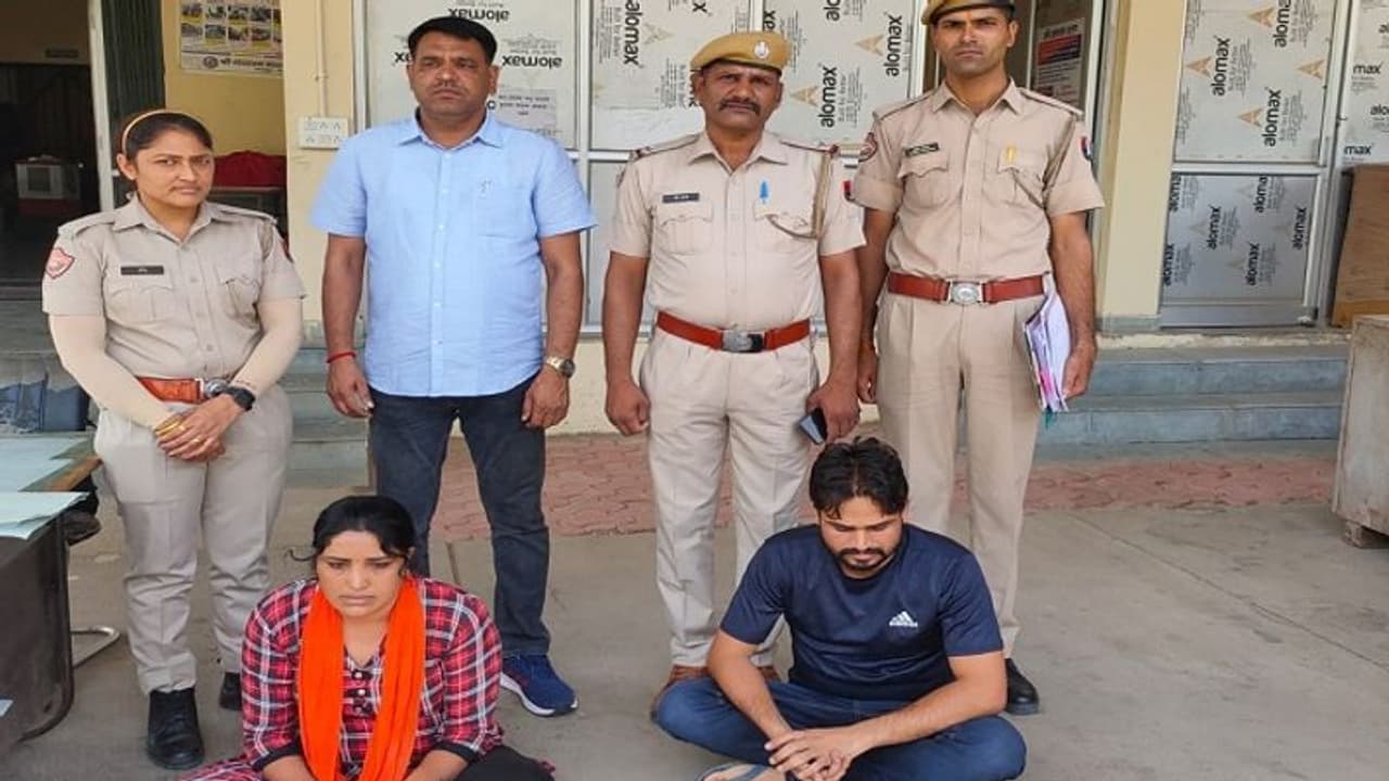 मसाज टेबल पर 25 साल की लड़की बोली ऐसी थेरेपी दूंगी कि याद रखोगे, रोते हुए थाने पहुंचे 66 साल के बुजुर्ग